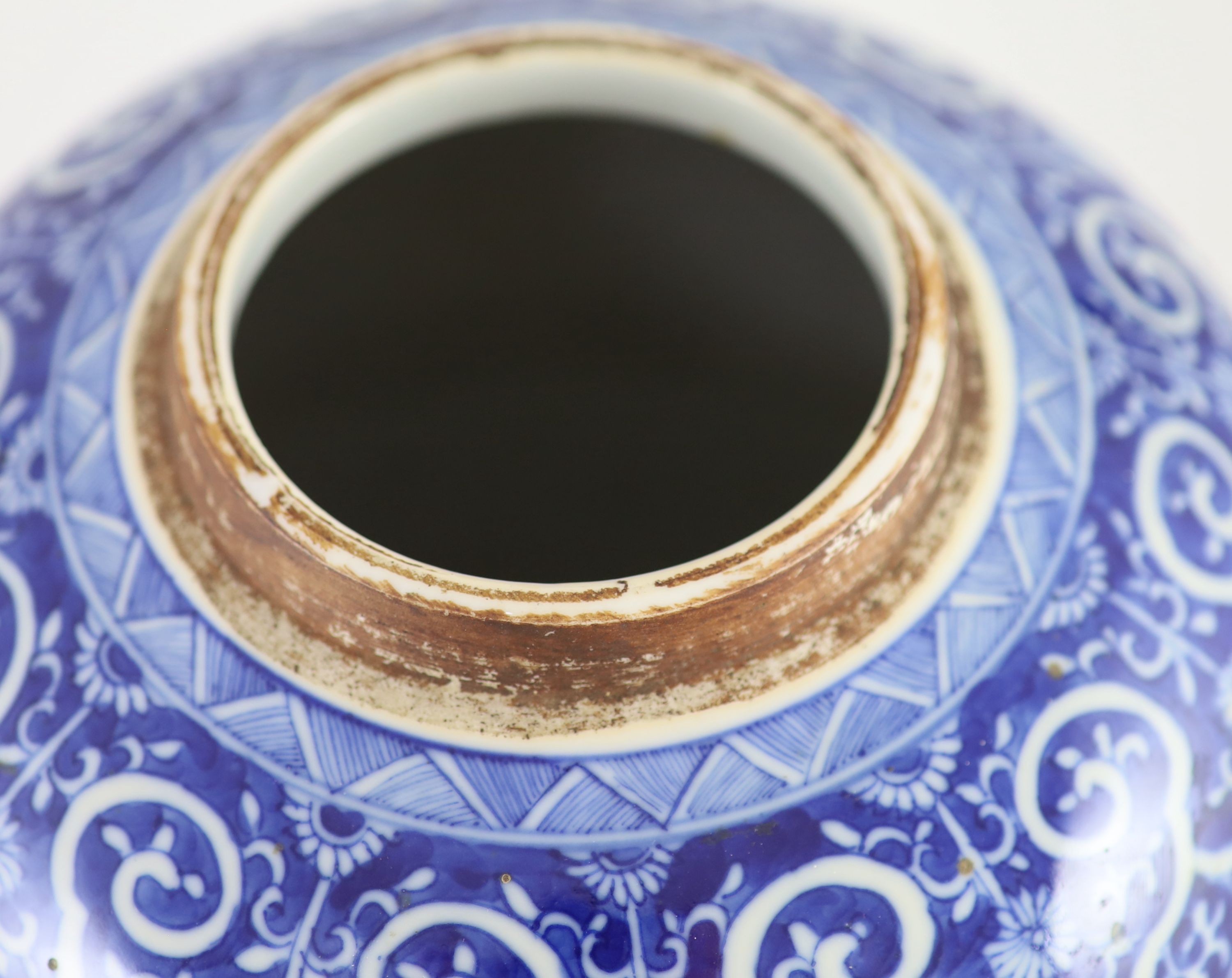 A large Chinese blue and white ovoid jar, 19th century, 35cm high, wood cover
